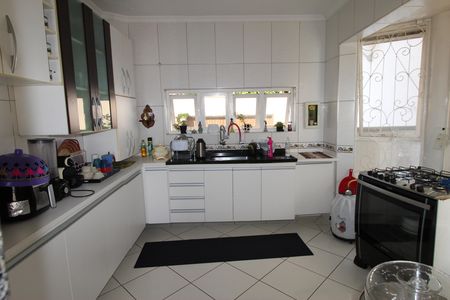 Casa para alugar com 200m², 3 quartos e 2 vagasCozinha