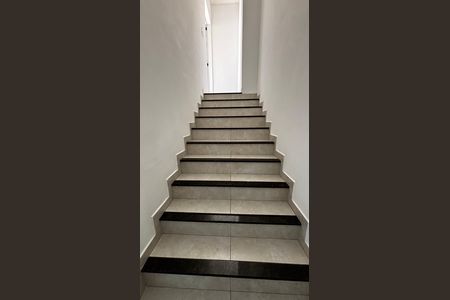 Apartamento para alugar com 100m², 2 quartos e 2 vagas Apartamento para alugar com 100m², 2 quartos e 2 vagasEscada
