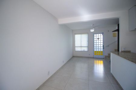 Casa de condomínio para alugar com 87m², 2 quartos e 2 vagasSala 