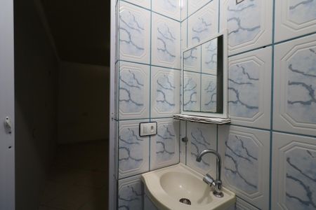 Casa para alugar com 60m², 2 quartos e 1 vaga Casa para alugar com 60m², 2 quartos e 1 vagaBanheiro da Suíte 1