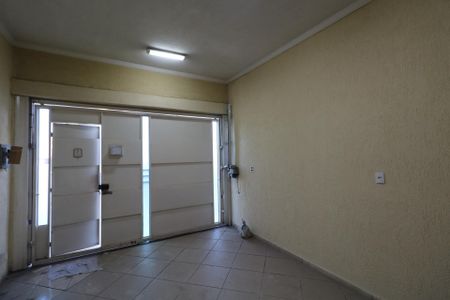 Casa para alugar com 60m², 2 quartos e 1 vaga Casa para alugar com 60m², 2 quartos e 1 vagaGaragem