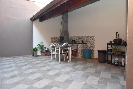 Casa à venda com 154m², 4 quartos e 2 vagaschurrasqueira e quintal