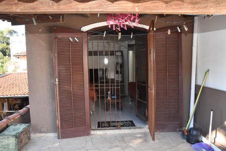 Casa à venda com 154m², 4 quartos e 2 vagasporta da sala com acesso a varanda