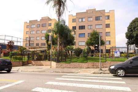 Apartamento para alugar com 55m², 3 quartos e 1 vagaFachada do condomínio - Placa grande instalada na grade da fachada do condomínio, dia 04.07.2026 - Código da placa: LDNB-685