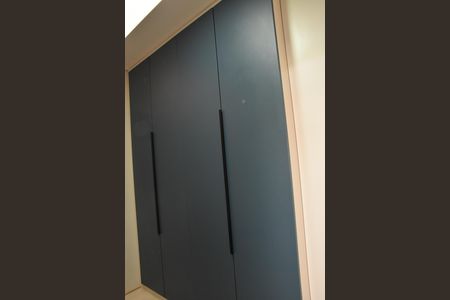 Apartamento à venda com 69m², 2 quartos e 2 vagas Apartamento à venda com 69m², 2 quartos e 2 vagasArmários do quarto 2