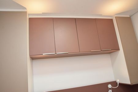 Apartamento à venda com 69m², 2 quartos e 2 vagas Apartamento à venda com 69m², 2 quartos e 2 vagasSuite armarios acima da cabeceira da cama