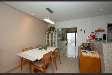 Casa à venda com 115m², 3 quartos e 2 vagas Casa à venda com 115m², 3 quartos e 2 vagasSALA