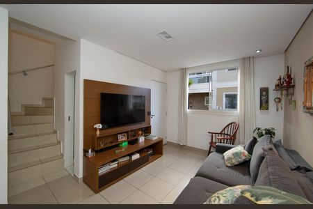 Casa à venda com 115m², 3 quartos e 2 vagas Casa à venda com 115m², 3 quartos e 2 vagasSALA