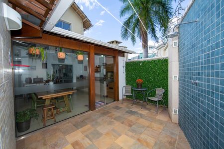 Casa à venda com 115m², 3 quartos e 2 vagas Casa à venda com 115m², 3 quartos e 2 vagasAREA EXTERNA