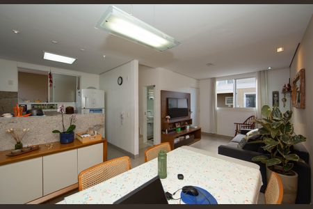 Casa à venda com 115m², 3 quartos e 2 vagas Casa à venda com 115m², 3 quartos e 2 vagasSALA