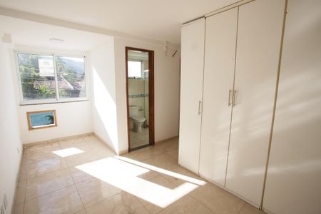 Casa à venda com 120m², 4 quartos e 2 vagasQuarto Suíte 1