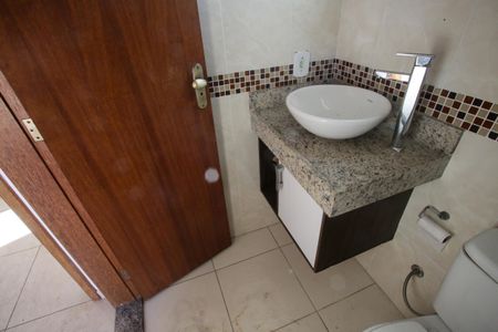 Casa à venda com 120m², 4 quartos e 2 vagasBanheiro Social