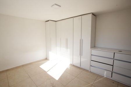 Casa à venda com 120m², 4 quartos e 2 vagasQuarto Suíte 2