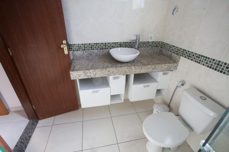 Casa à venda com 120m², 4 quartos e 2 vagasBanheiro da Suíte 2