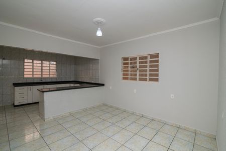 Casa para alugar com 120m², 2 quartos e 1 vaga Casa para alugar com 120m², 2 quartos e 1 vagaSala de Jantar