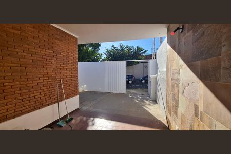 Garagem de casa para alugar com 3 quartos, 175m² em Jardim Macedo, Ribeirão Preto