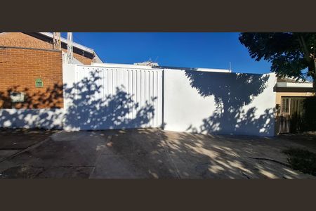 Fachada de casa para alugar com 3 quartos, 175m² em Jardim Macedo, Ribeirão Preto