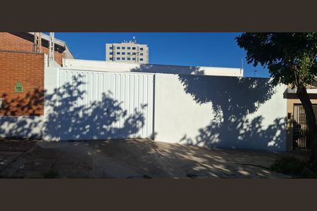 Casa para alugar com 175m², 3 quartos e 2 vagas Casa para alugar com 175m², 3 quartos e 2 vagasFachada