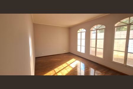 Casa para alugar com 175m², 3 quartos e 2 vagas Casa para alugar com 175m², 3 quartos e 2 vagasSala