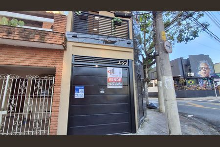 Casa à venda com 136m², 3 quartos e 1 vaga Casa à venda com 136m², 3 quartos e 1 vagaFachada
