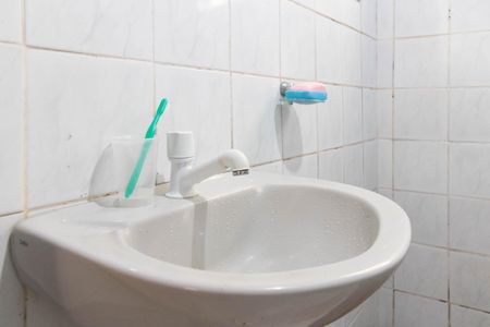 Casa à venda com 70m², 2 quartos e 1 vaga Casa à venda com 70m², 2 quartos e 1 vagaBanheiro