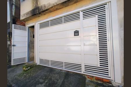 Casa à venda com 125m², 2 quartos e 1 vaga Casa à venda com 125m², 2 quartos e 1 vagaFachada