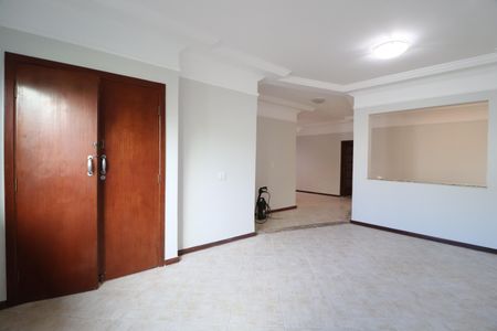 Casa para alugar com 200m², 4 quartos e 2 vagasSala