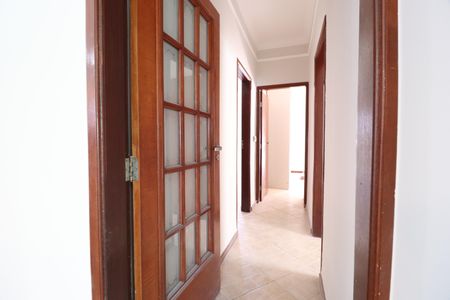 Corredor de casa para alugar com 4 quartos, 200m² em Jardim Karaíba, Uberlândia