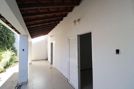 Casa para alugar com 200m², 4 quartos e 2 vagasVaranda