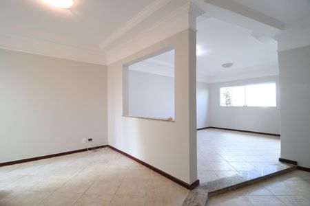 Casa para alugar com 200m², 4 quartos e 2 vagasSala 