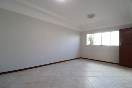 Casa para alugar com 4 quartos, 200m² em Jardim Karaíba, Uberlândia