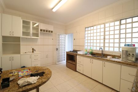 Casa para alugar com 200m², 4 quartos e 2 vagasCozinha