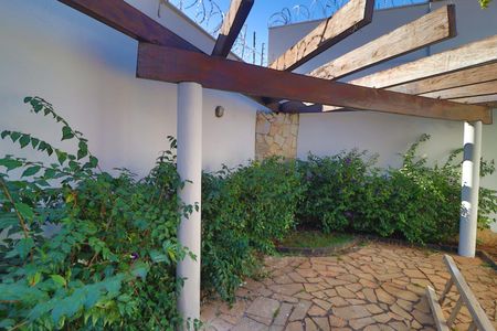 Casa para alugar com 200m², 4 quartos e 2 vagasQuintal