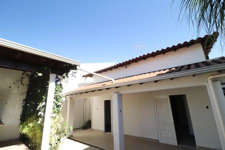 Casa para alugar com 200m², 4 quartos e 2 vagasVaranda
