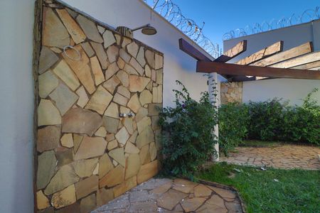Casa para alugar com 200m², 4 quartos e 2 vagasQuintal