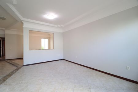 Casa para alugar com 200m², 4 quartos e 2 vagasSala