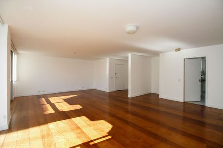 Apartamento à venda com 180m², 3 quartos e 2 vagas Apartamento à venda com 180m², 3 quartos e 2 vagasSala