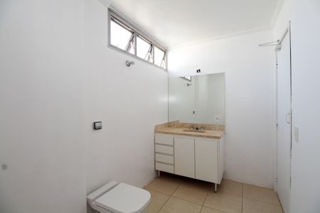 Apartamento à venda com 180m², 3 quartos e 2 vagas Apartamento à venda com 180m², 3 quartos e 2 vagasBanheiro da Suíte