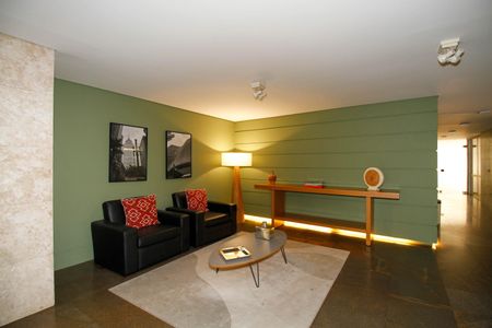 Apartamento à venda com 180m², 3 quartos e 2 vagas Apartamento à venda com 180m², 3 quartos e 2 vagasHall Social