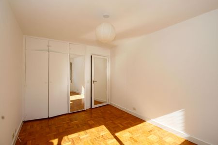 Apartamento à venda com 180m², 3 quartos e 2 vagas Apartamento à venda com 180m², 3 quartos e 2 vagasQuarto 1
