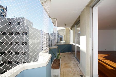 Apartamento à venda com 180m², 3 quartos e 2 vagas Apartamento à venda com 180m², 3 quartos e 2 vagasVaranda