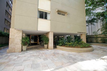Apartamento à venda com 180m², 3 quartos e 2 vagas Apartamento à venda com 180m², 3 quartos e 2 vagasEntrada do Prédio