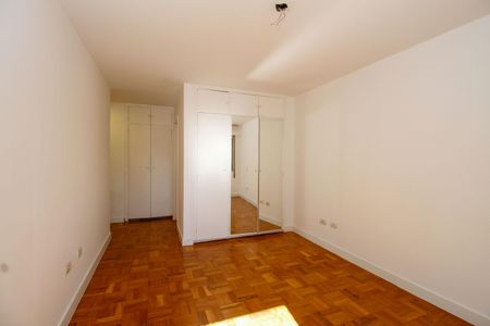 Apartamento à venda com 180m², 3 quartos e 2 vagas Apartamento à venda com 180m², 3 quartos e 2 vagasSuíte