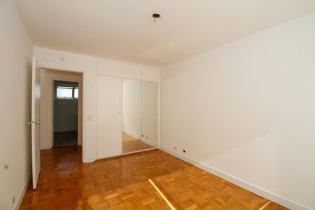 Apartamento à venda com 180m², 3 quartos e 2 vagas Apartamento à venda com 180m², 3 quartos e 2 vagasQuarto 2