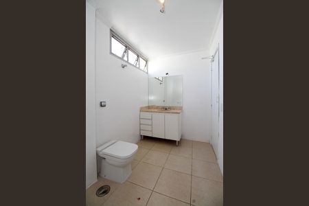 Apartamento à venda com 180m², 3 quartos e 2 vagas Apartamento à venda com 180m², 3 quartos e 2 vagasBanheiro da Suíte