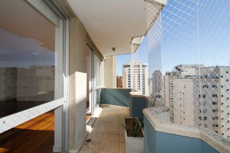 Apartamento à venda com 180m², 3 quartos e 2 vagas Apartamento à venda com 180m², 3 quartos e 2 vagasVaranda