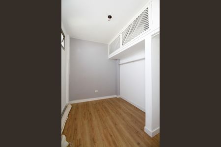 Apartamento à venda com 180m², 3 quartos e 2 vagas Apartamento à venda com 180m², 3 quartos e 2 vagasQuarto de Serviço