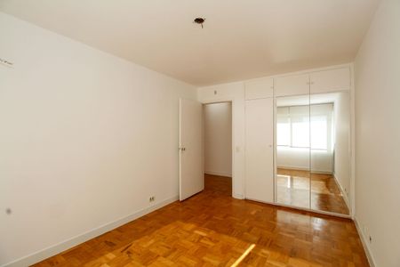 Apartamento à venda com 180m², 3 quartos e 2 vagas Apartamento à venda com 180m², 3 quartos e 2 vagasQuarto 2