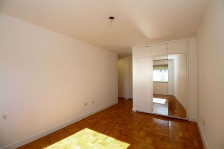 Apartamento à venda com 180m², 3 quartos e 2 vagas Apartamento à venda com 180m², 3 quartos e 2 vagasSuíte