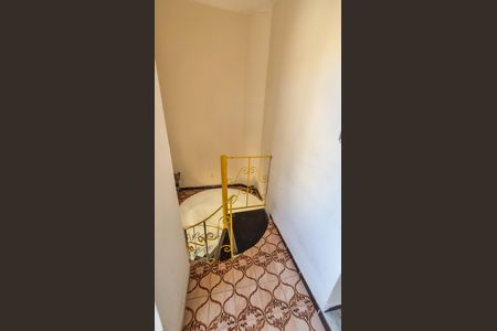 Casa à venda com 179m², 2 quartos e sem vaga Casa à venda com 179m², 2 quartos e sem vagaEscada 2 para o 1° andar